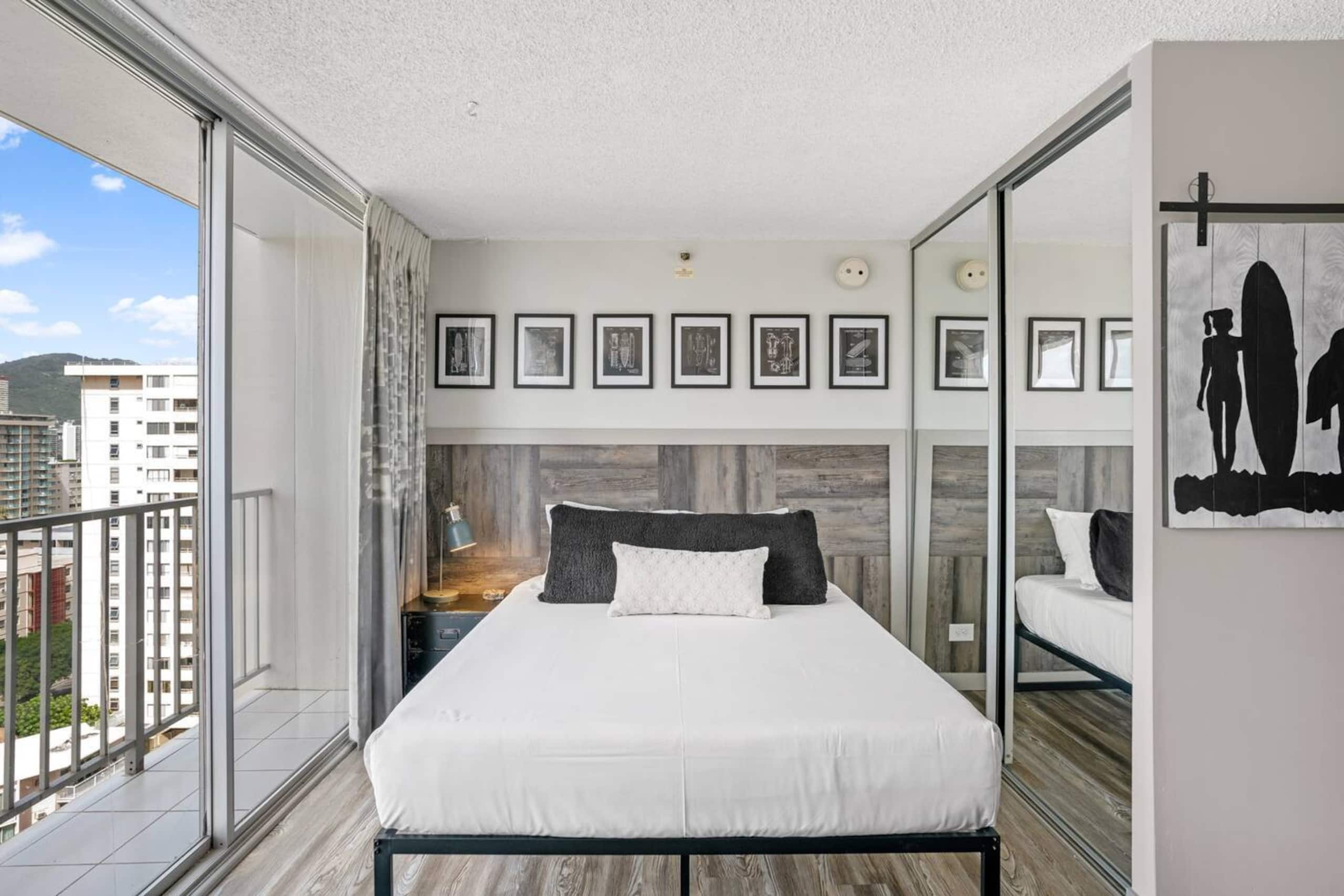 Hotel in Honolulu · ★4.76 · Studio · 1 bed · 1 private bath - Image 10