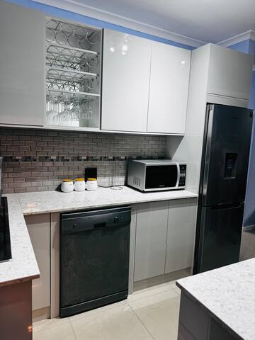 3 Bedroom house in Cape Town gallery image 5