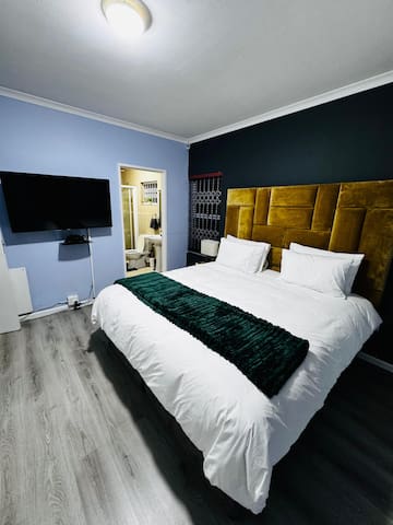 3 Bedroom house in Cape Town gallery image 2