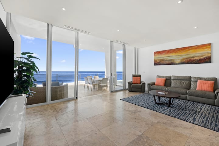 Oceanfront Penthouse | Stylish Coastal Living - The Entrance