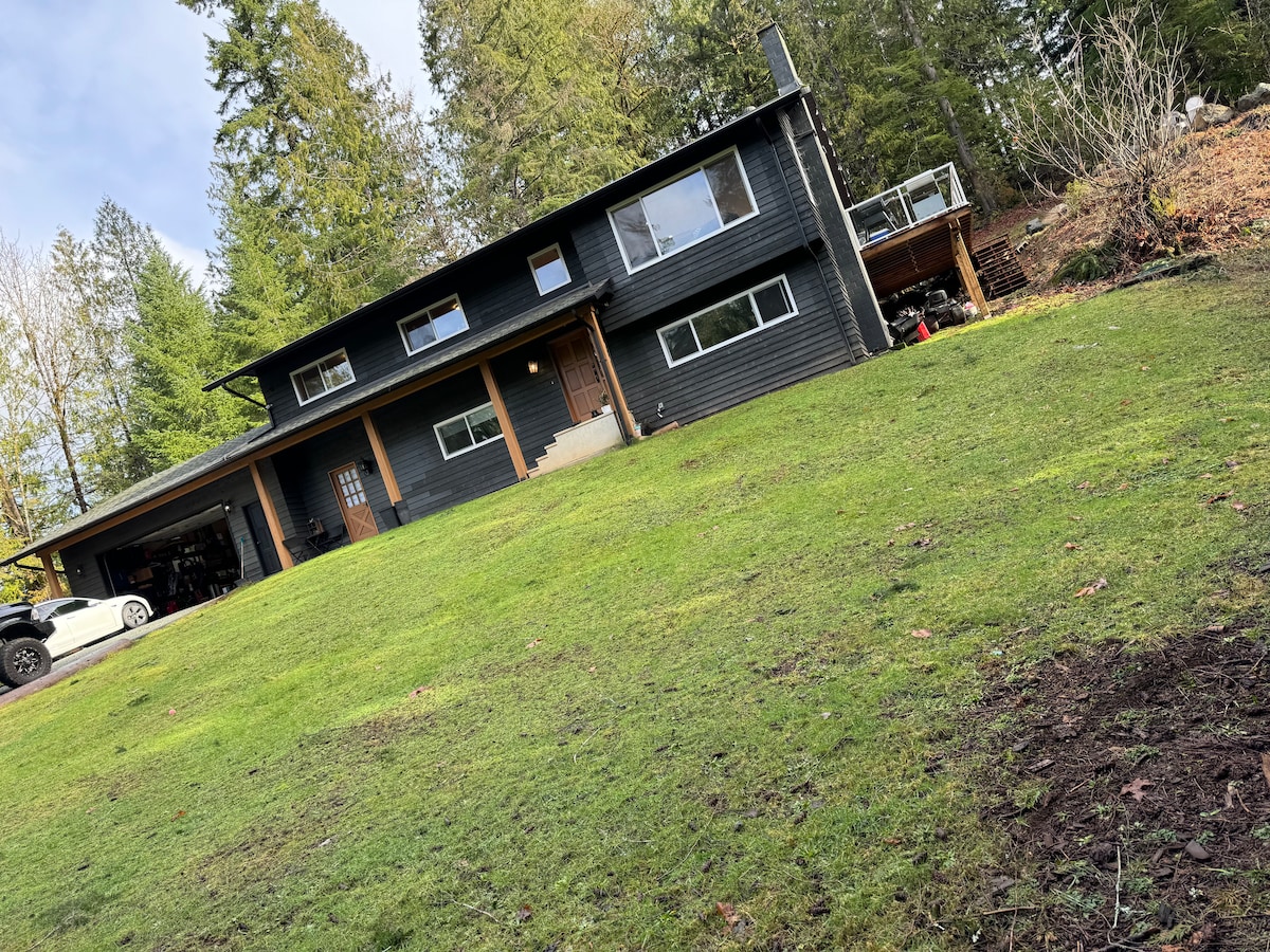 Upstairs of sproat lake home Houses for Rent in Port Alberni, British