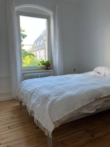 Bright & spacious design Kreuzberg flat gallery image 3