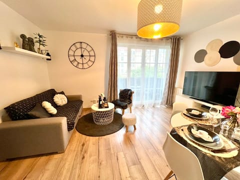 Airbnb performant: Downtown apartment à Bussy Saint Georges