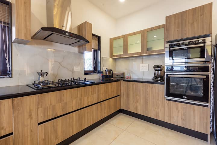 Full kitchen image 1