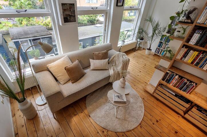 Romantisch grachtenhuis in Amsterdam centrum gallery image 2