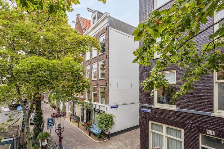 Romantisch grachtenhuis in Amsterdam centrum