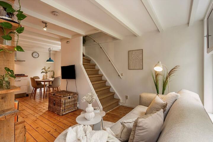 Romantisch grachtenhuis in Amsterdam centrum gallery image 5