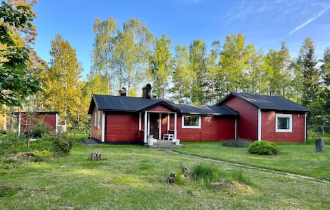 Cozy cabin by the lake