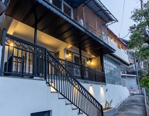 Natson House, 3BHK on Mall Road by Soak'D Stays