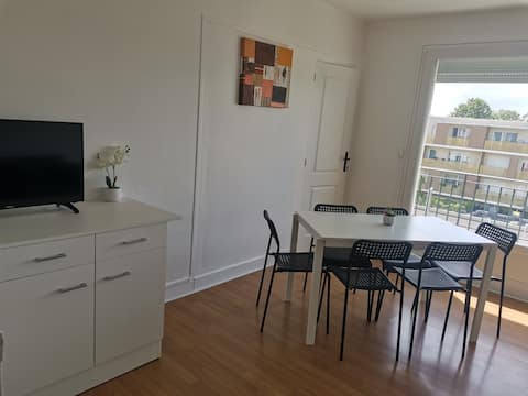 3 bedroom apartment - bright