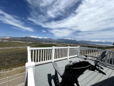 Large home with beautiful view!