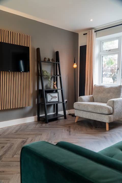 Top performing Airbnb: 4 bed home in Leamington Spa hosted by GreyBird SA in Royal Leamington Spa