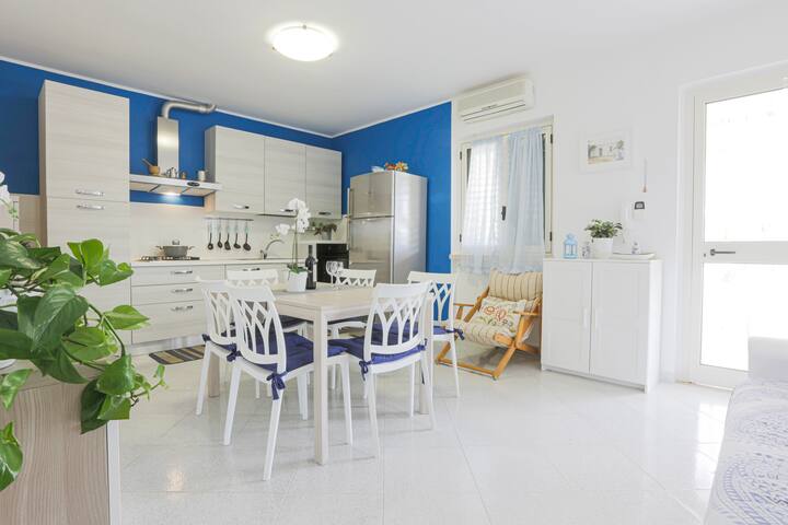 splendida villa con patio con parcheggi interni gallery image 2