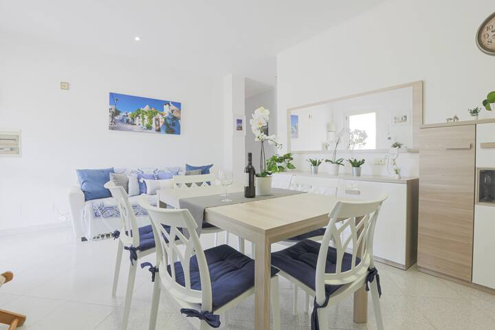 splendida villa con patio con parcheggi interni gallery image 3