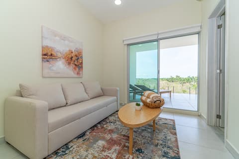 Top Airbnb: Penthouse w/ Jungle View, Terrace + Rooftop Pool in El Cielo