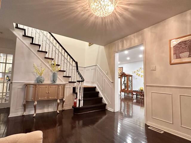 Cozy house@Core Toronto gallery image 2