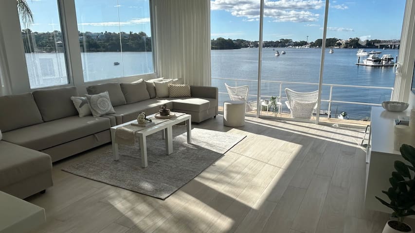 Sydney Waterfront Retreat