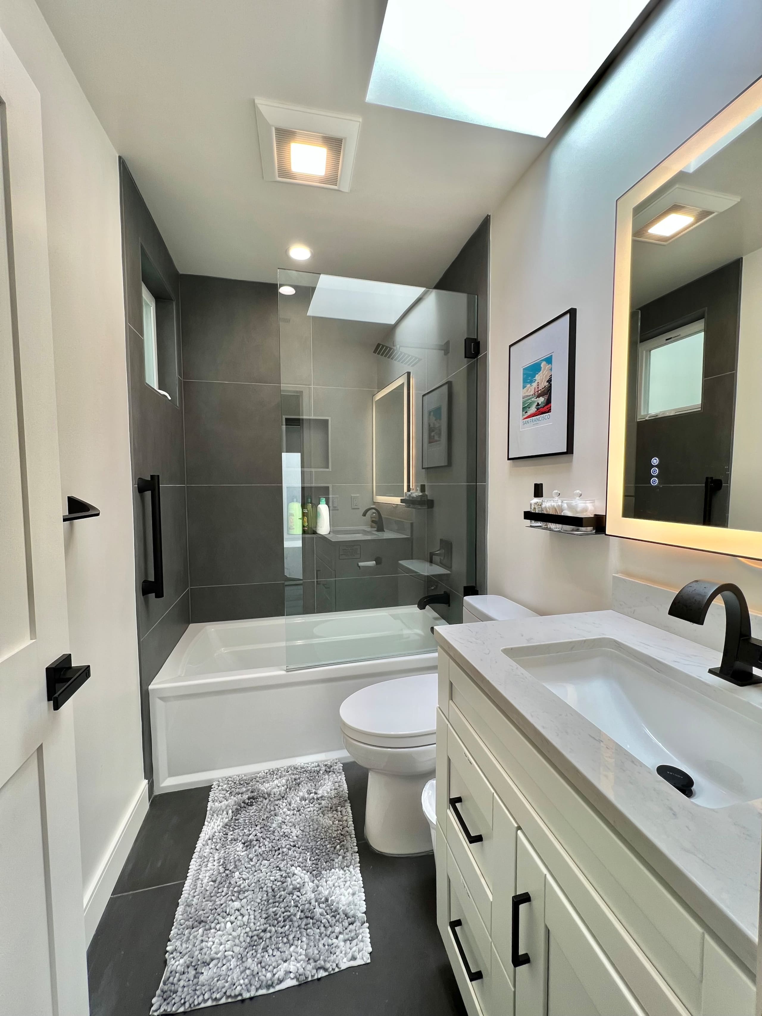 Home in San Francisco · ★4.98 · 3 bedrooms · 4 beds · 2 baths - Image 23