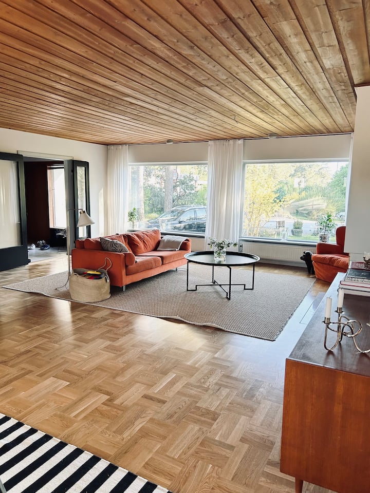 Spacious 60s Family Villa – 15 Min To Stockholm - Vallentuna
