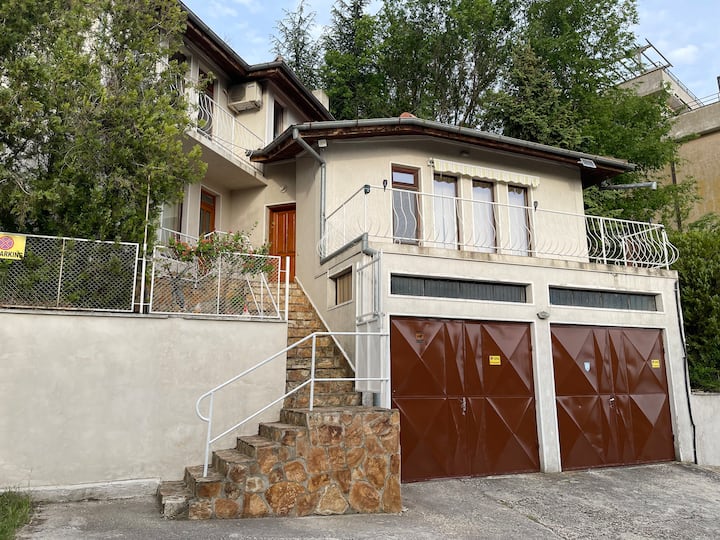 Dechkon guesthouse on the coast