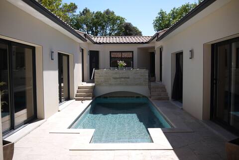 Riad avec piscine près d'Uzès
