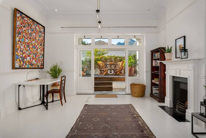 Stay Sensational – Charming Tamboerskloof gallery image 5