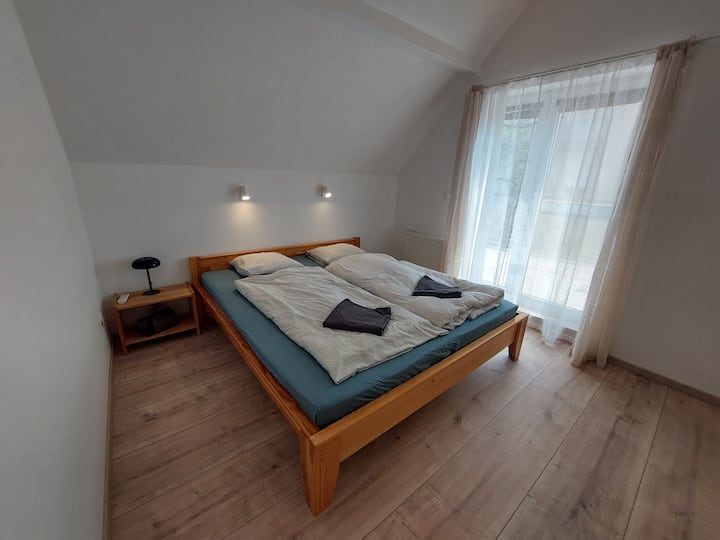 dormitorio, cama, aire acondicionado, patio