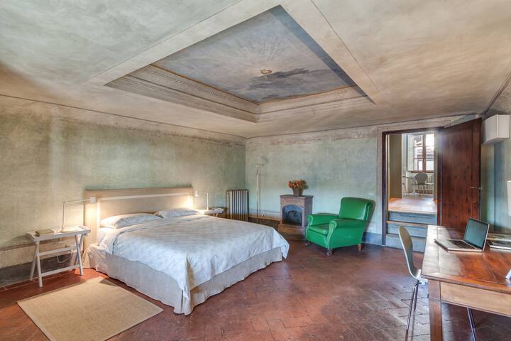 Accademia Frescoes Apartment