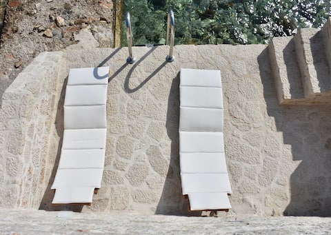 Salt Retreat - Seafront Villa