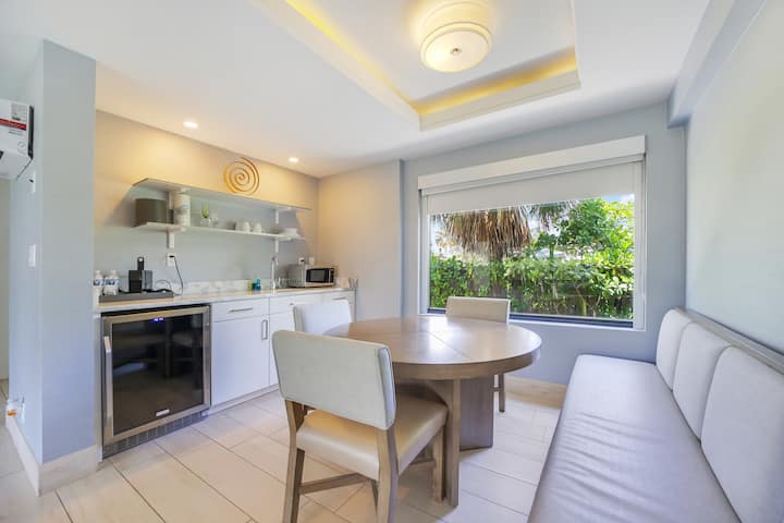 At Mine | Las Olas Suite With Pool - フォート・ローダデール, FL