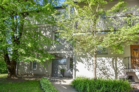 A cozy and quiet apartment with private entrance.