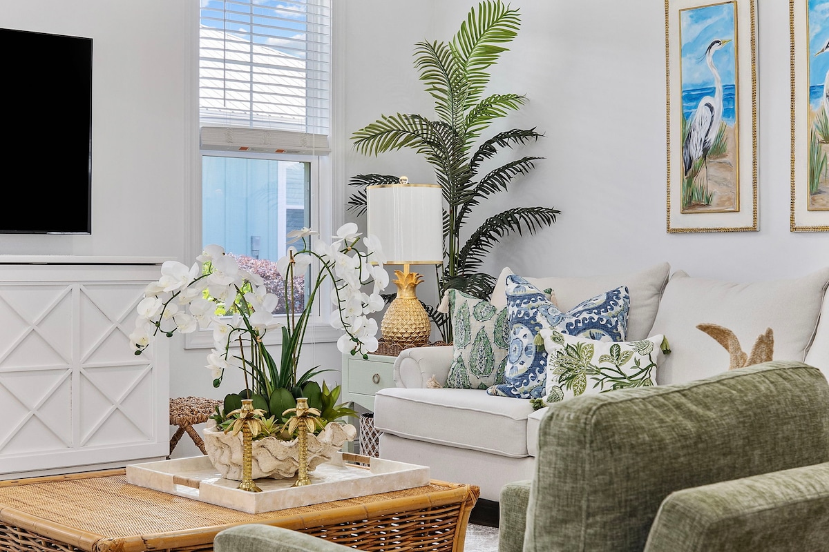 Popular Airbnb listing: 2BR/2BA in Barefoot Resort - Pools, Golf, Shopping in North Myrtle Beach