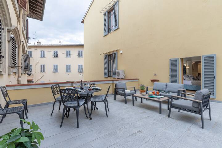 Florence Design apartment with large terrace gallery image 2