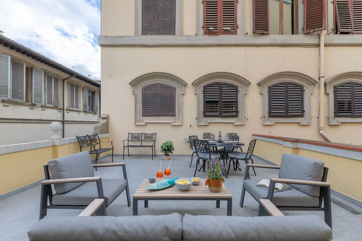 Florence Design apartment with large terrace gallery image 3