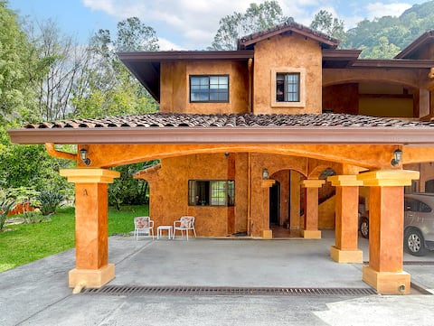 Paradise House, Boquete- hiking, birding, coffee!