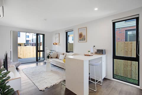 Great Townhouse | 2BR | A/port 7Km | Free Car Park