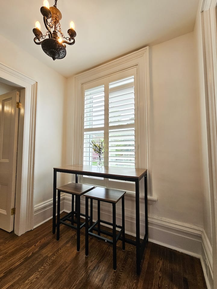 3-floor apartment near downtown & beach