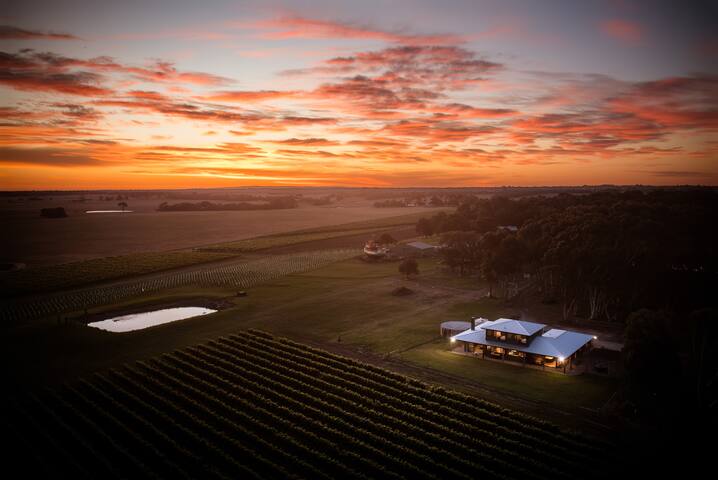 Mannerim Vineyard – Big House gallery image 4