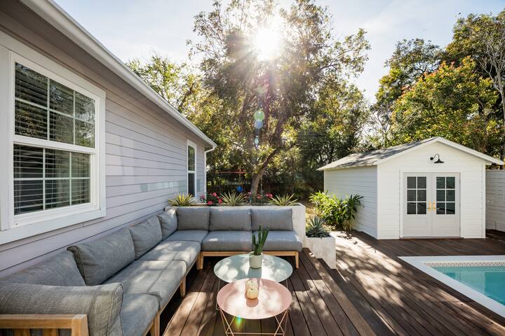 Saltwater Pool + Hot Tub – Ideal Location gallery image 3