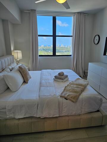 Luxury Penthouse 2 Bedroom Near Las Olas BLVD gallery image 4