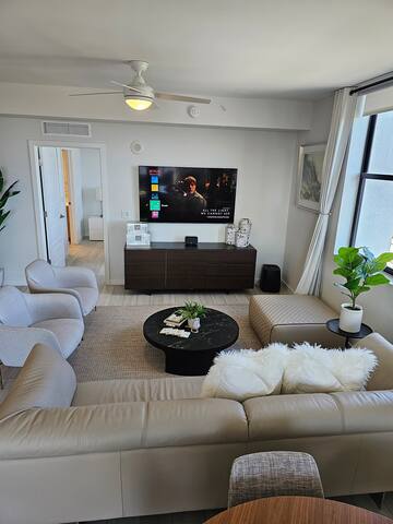 Luxury Penthouse 2 Bedroom Near Las Olas BLVD gallery image 2