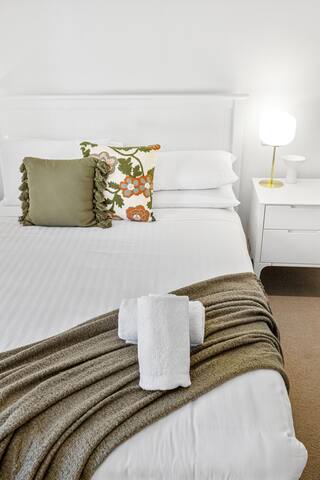 Luxury Coastal Townhouse: 130m to Cottesloe Beach! gallery image 4