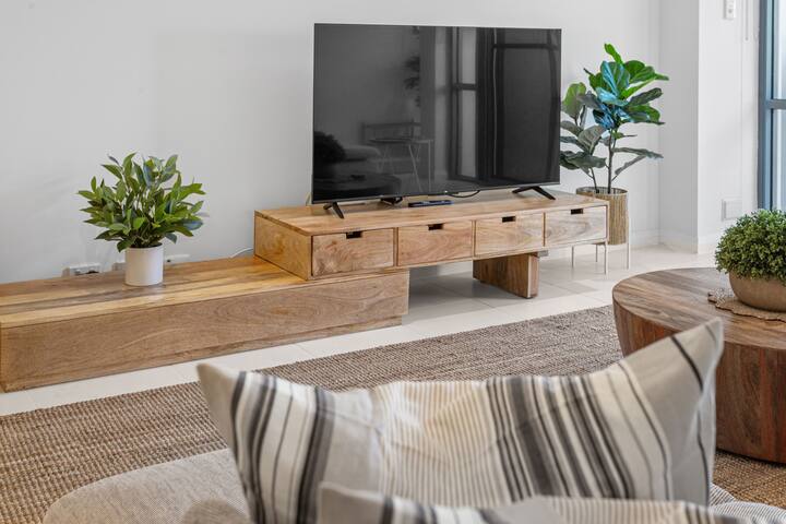 Luxury Coastal Townhouse: 130m to Cottesloe Beach! gallery image 3