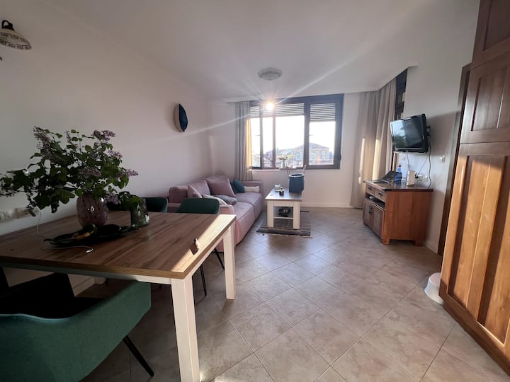 Seaview Sunny Two-bed Apartment - Dyuni