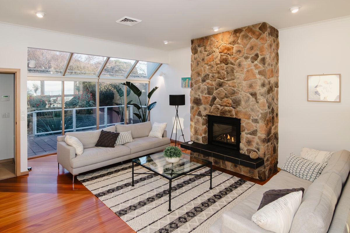 Successful Airbnb property: Panoramic Bay Views- Dromana in Dromana