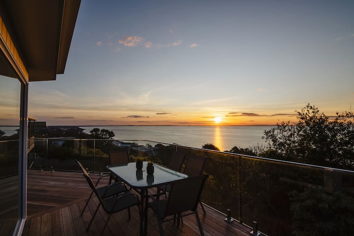 Panoramic Bay Views- Dromana