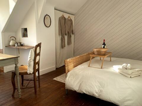 Lakeside comfort in the centre of Huelgoat