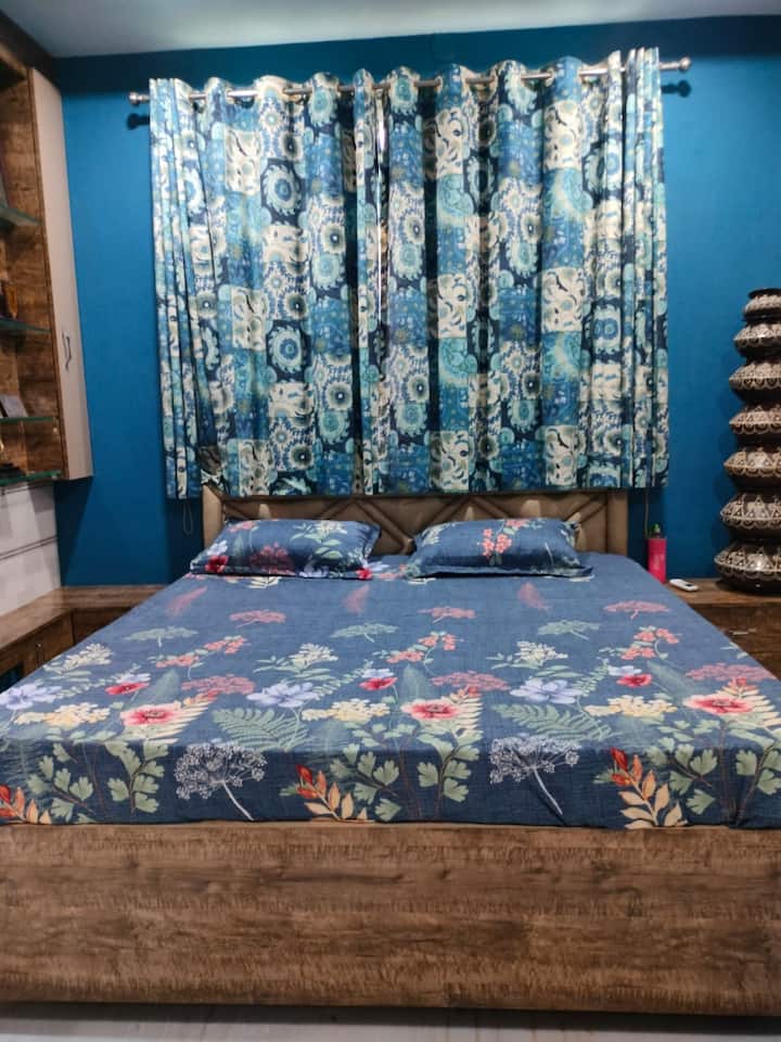 Esta habitación tiene un espacio de trabajo dedicado para que puedas trabajar desde casa durante tus vacaciones.