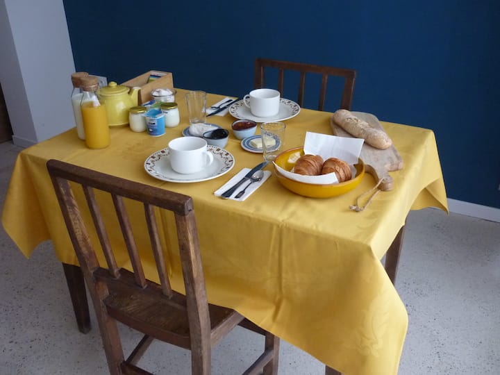 Atelier Chambre, Petit Déjeuner - Semur-en-Auxois