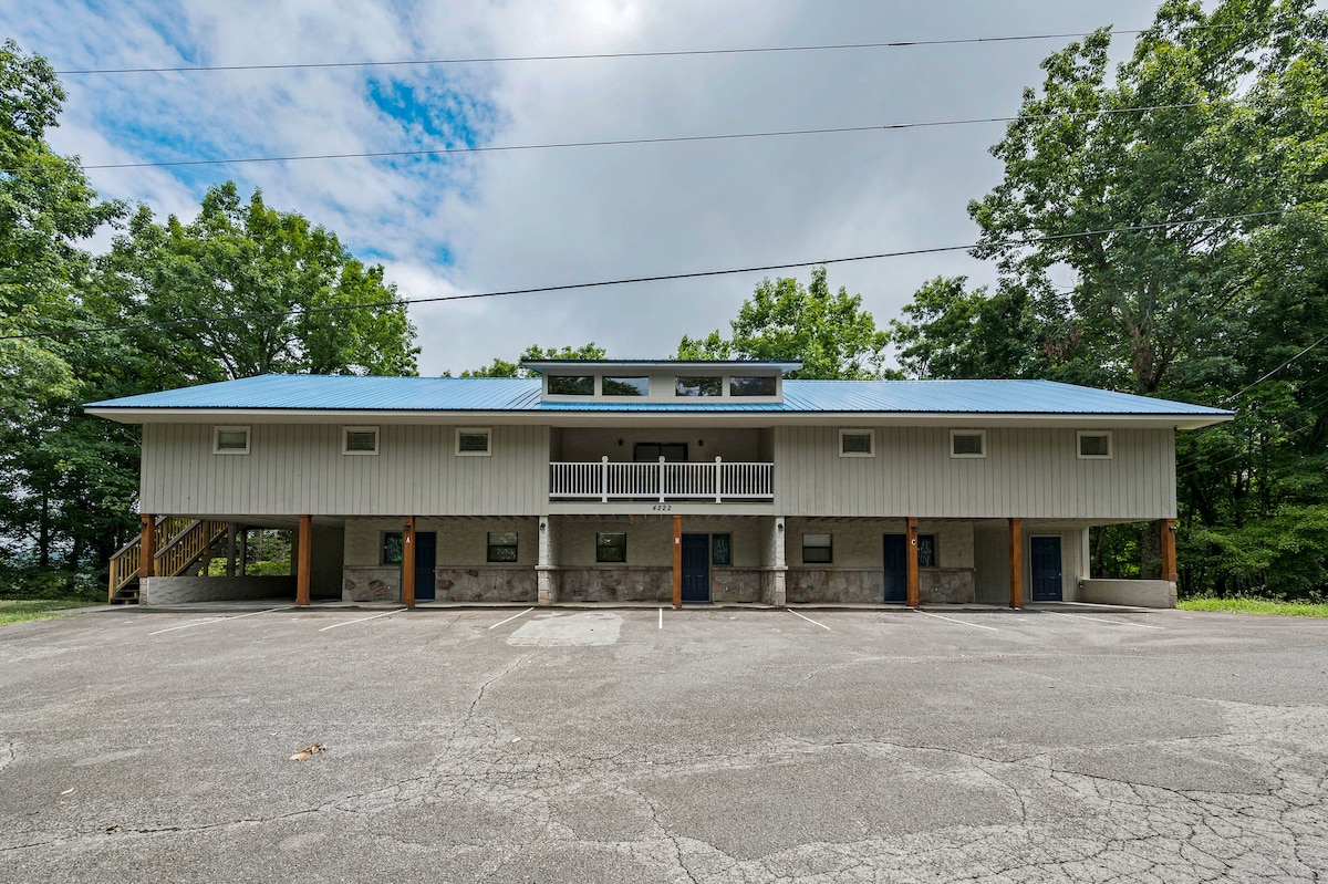 Dolly's Delight D: Spacious New Build w: 2bd/2bath - Cabins for